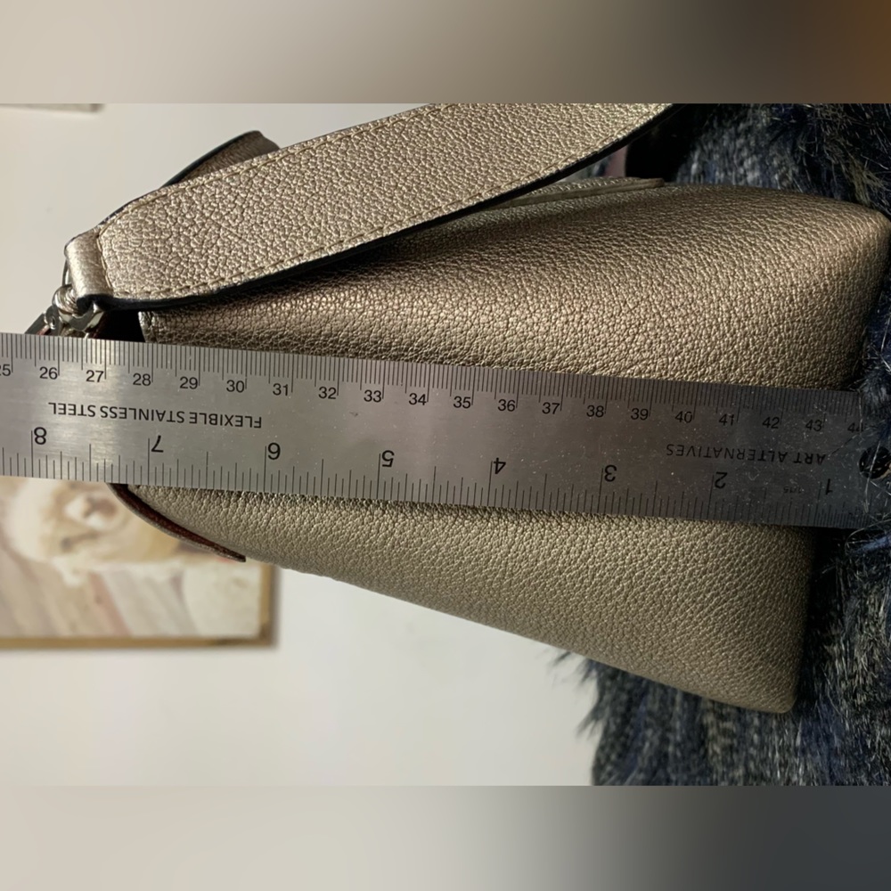 👜Carolina Herrera cross body súper good condition👜 - Picture 14 of 16